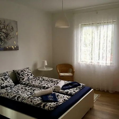 Apartments Novi Vinodolski 诺维·维诺多尔斯基