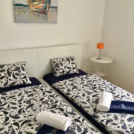 Apartments Novi Vinodolski 公寓 诺维·维诺多尔斯基