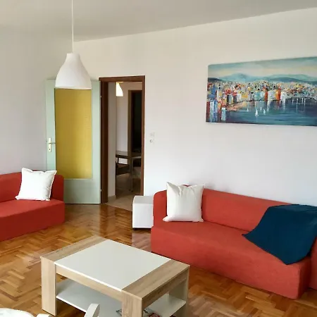 公寓 Apartments Novi Vinodolski 诺维·维诺多尔斯基