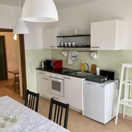 Apartments Novi Vinodolski 公寓